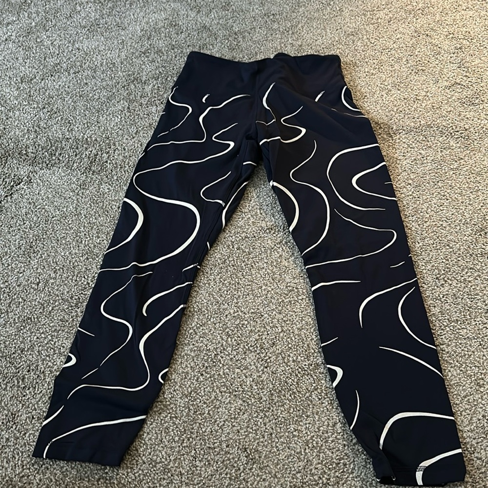 TORY BURCH TORY SPORT NAVY AND WHITE SWIRL LEGGINGS NWOT